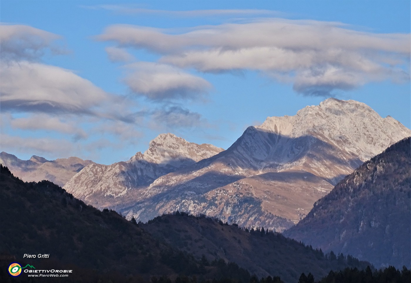 75 Zoom in Arera e Corna Piana .JPG